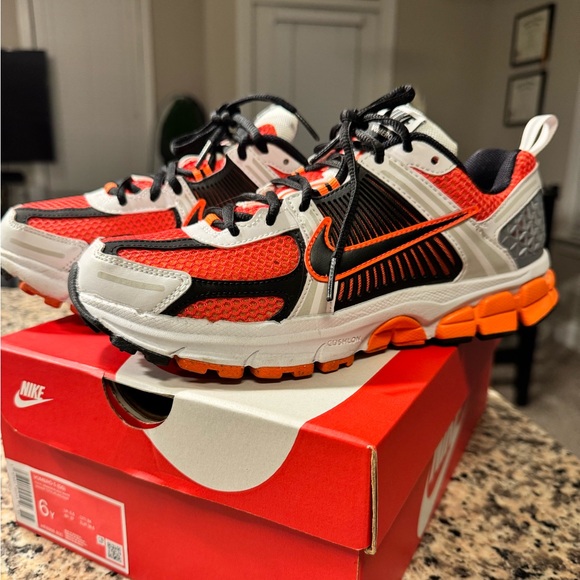 Nike Vomero White Black Orange Running Shoes